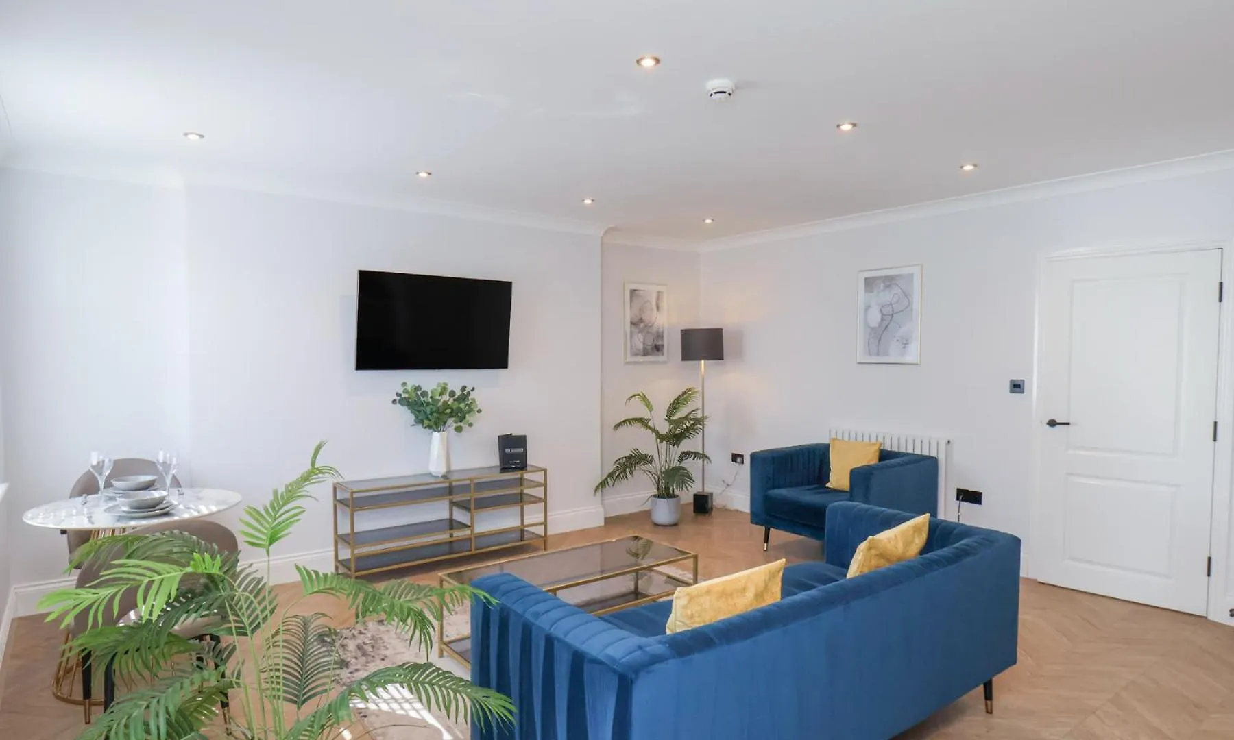The Salisbury Apartment 404 Scarborough